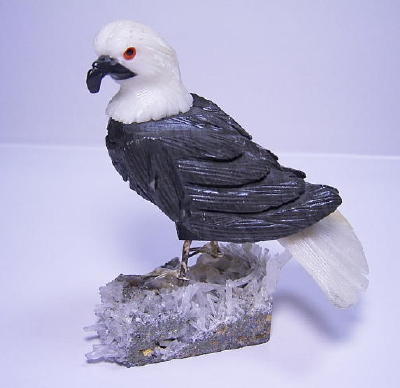 鷲の彫刻